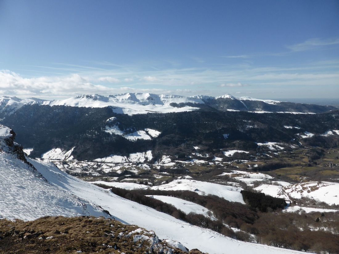 #4 Le Pas Rouge : En bas, la superbe vallée du Falgoux. Le Pas Rouge : En bas, la superbe vallée du Falgoux.