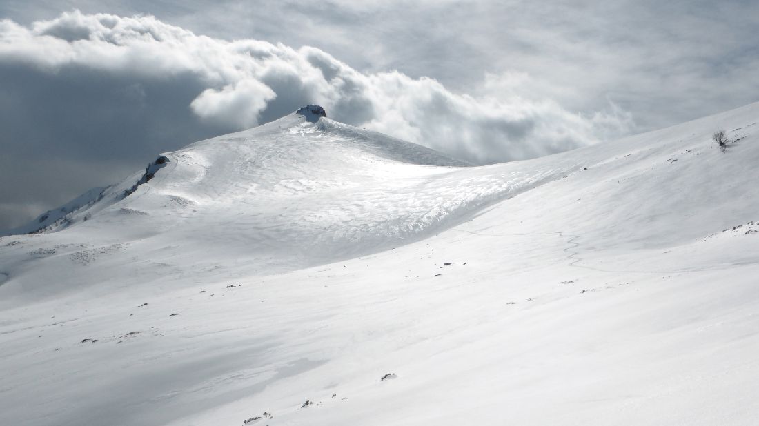 #12 Puy de la Tourte : Les gros nuages bloqués du côté du Puy Mary. Puy de la Tourte : Les gros nuages bloqués du côté du Puy Mary.