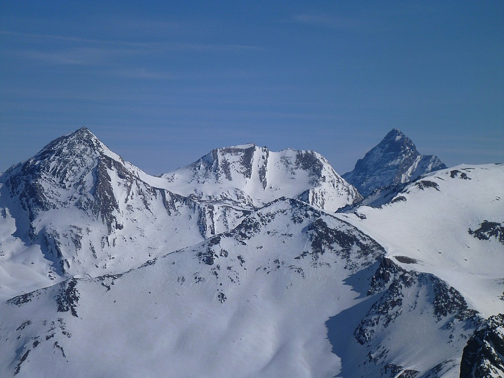 Pointe Basse de Mary : De gauche à droite : Bric de Rubren, Mont de Salsa, Mont Viso