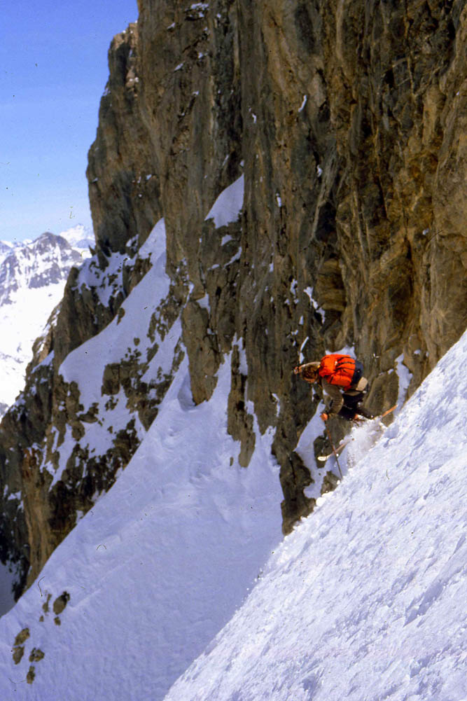 #25 Gugu : Il a marché une heure sur la route en mocassins avant de retourner chercher ses godasse à la voiture... Gugu : Il a marché une heure sur la route en mocassins avant de retourner chercher ses godasse à la voiture...
