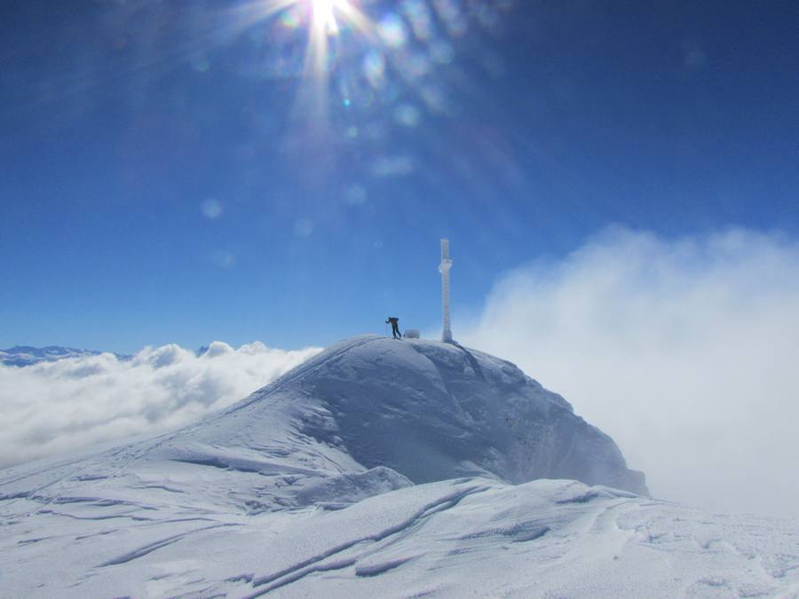 Le sommet : Pas de vue sur les sommets environnants aujourd'hui