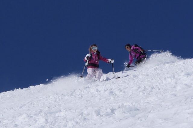 Mag et MATHOU : Les filles skient en rhytme