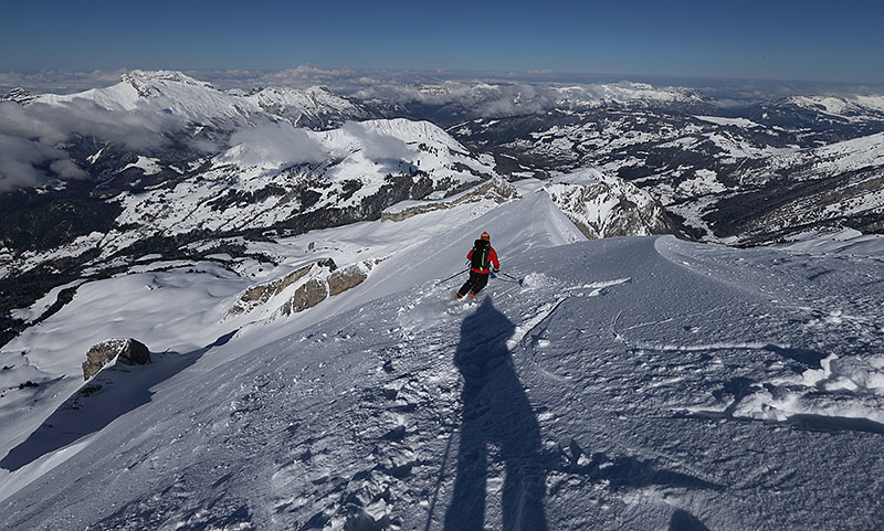 debut descente : depart a ski du sommet