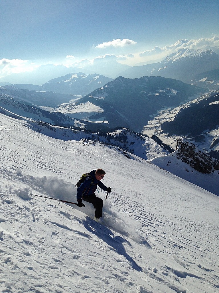 Pointe Percée : Ski en bonne poudre dans la face W du Charvet