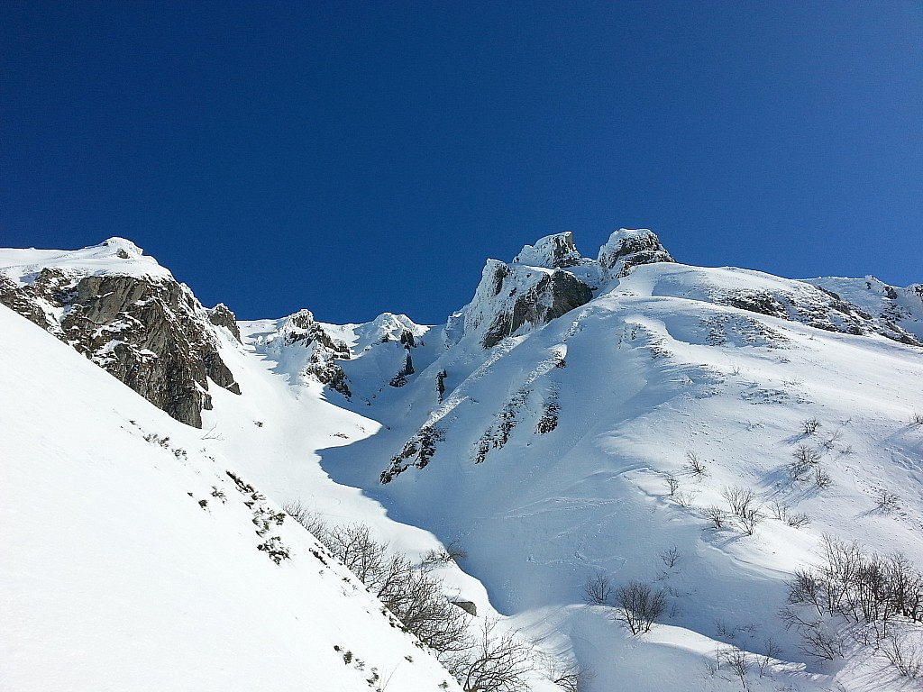 #6 Aiguilles du Diable : 11h: bien à l Aiguilles du Diable : 11h: bien à l'ombre encore le couloir tranquille