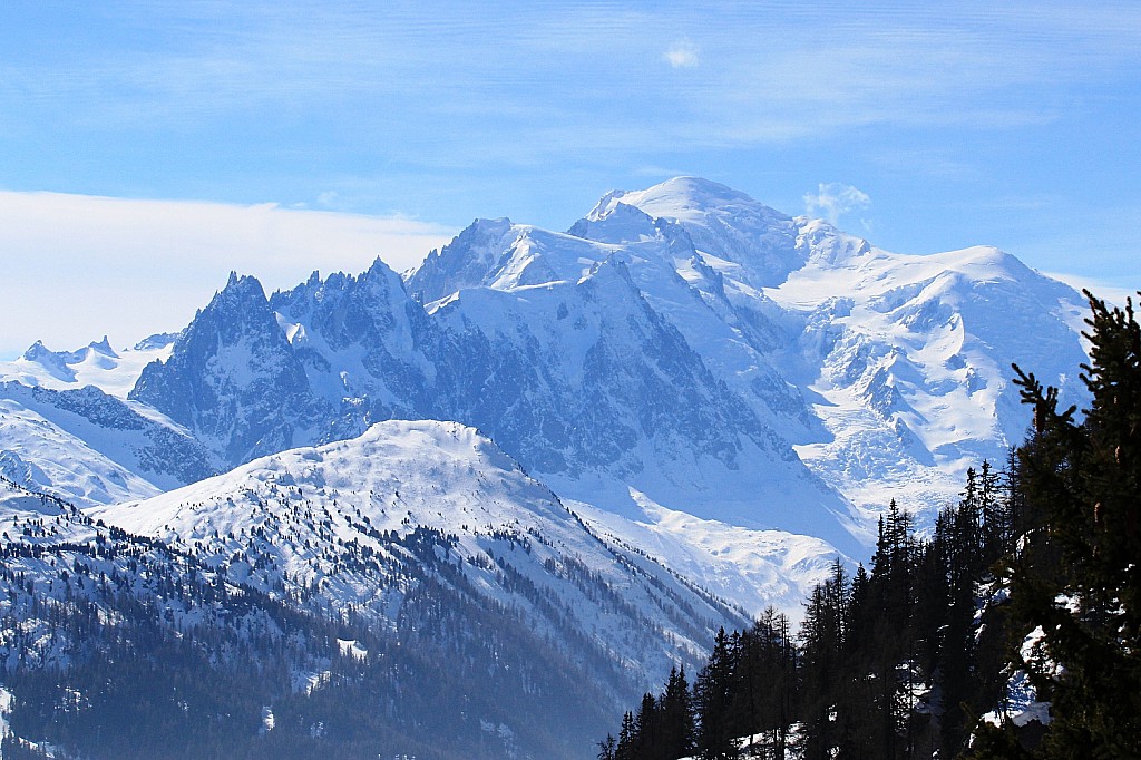 Beau panorama : Aiguilles de Chamonix, Mont Blanc du Tacul, Mont Maudit et Mont Blanc