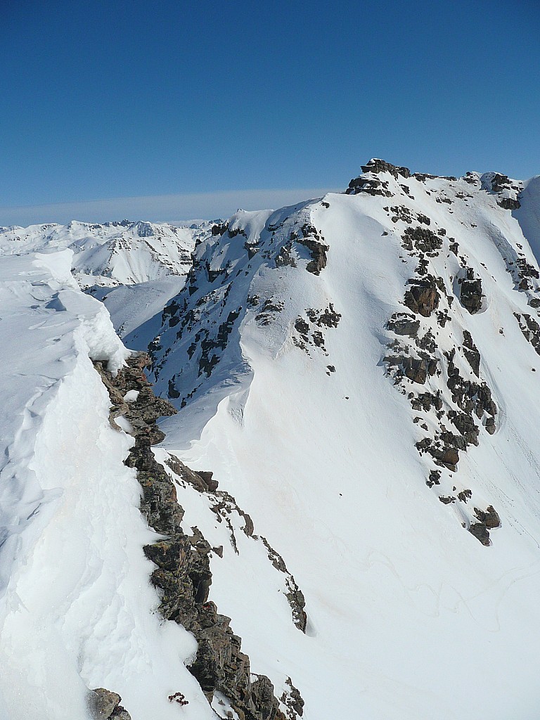 #15 lundi : le versant sud du col de la Plate et sa très grande marche. lundi : le versant sud du col de la Plate et sa très grande marche.