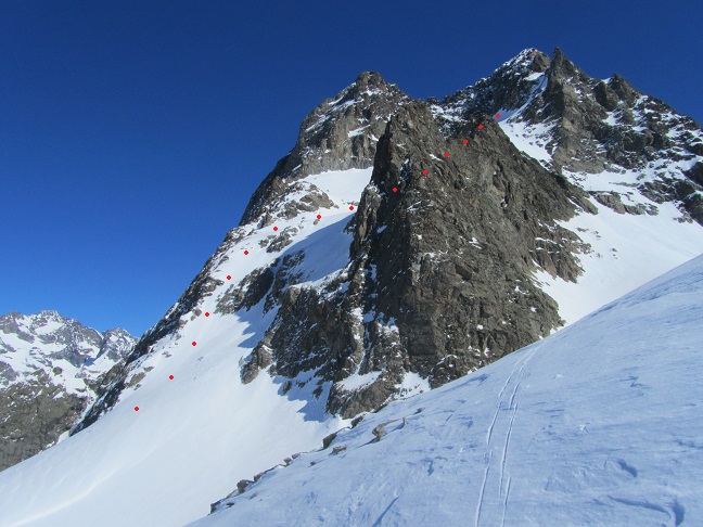 itinéraire Sirac Ouest : en rouge, l'itinéraire suivi (vu de l'arête du Cros de Sirac)