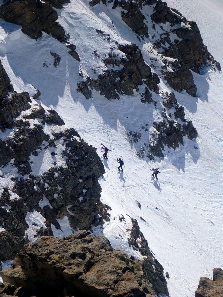 aux crampons!! : crampons utiles pour la sortie au col, bien que la trace aux oreilles de lapins semblait mieux passer (mais moins marrante)