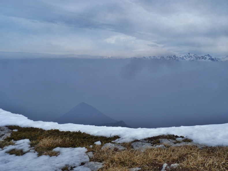 Pollution sur Grenoble : Le Mont-Blanc tout au fond n'à que faire de la pollution
