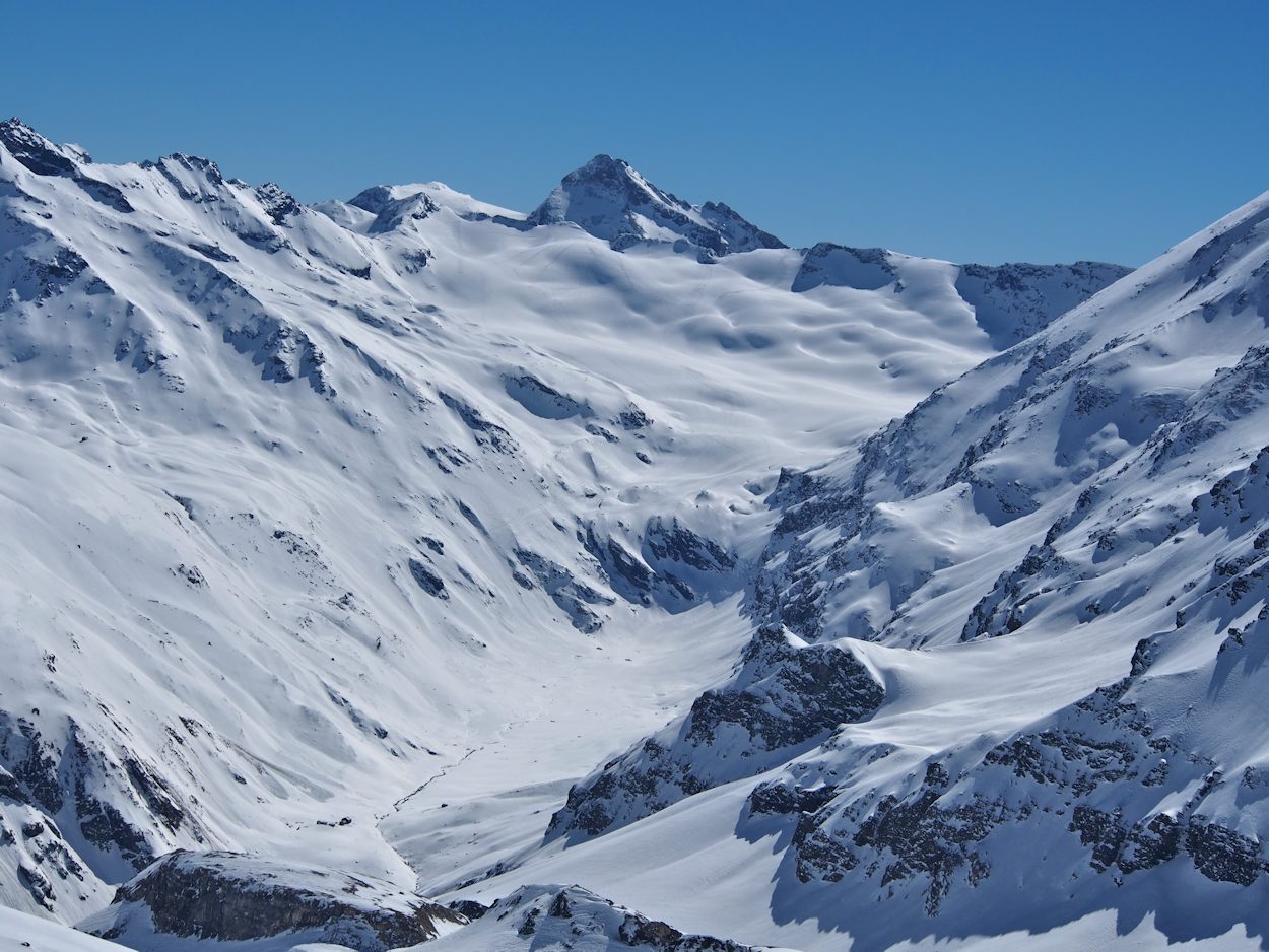 Val Grisenche : Au dessus du refuge Mario Bezzi, le glacier de la Gliairetta (La Tsanteleina émerge en arrière plan).