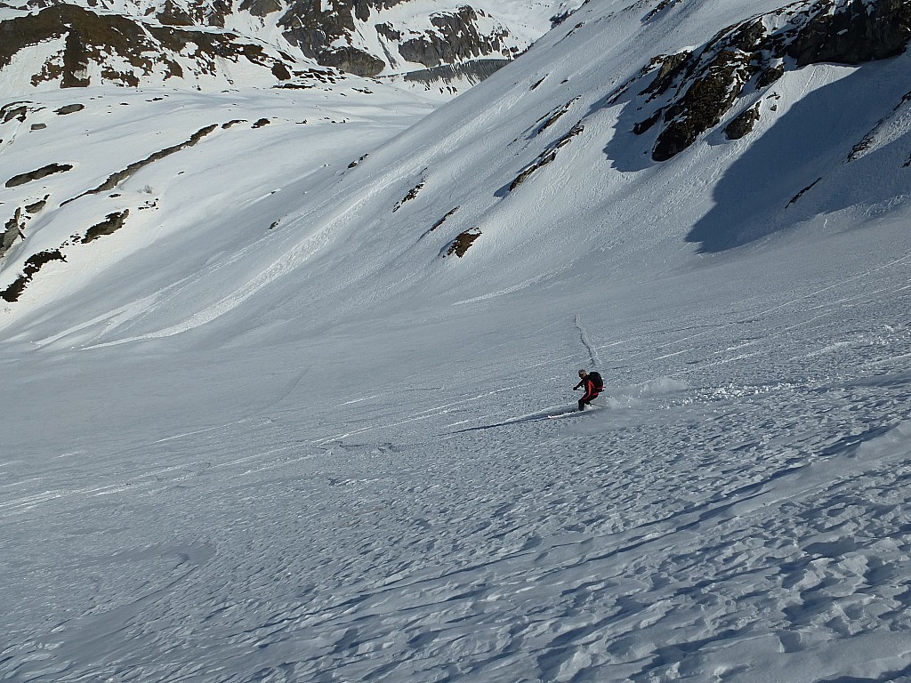 contrepentes NO : Michel "surfe" sur une bonne vieille poudreuse