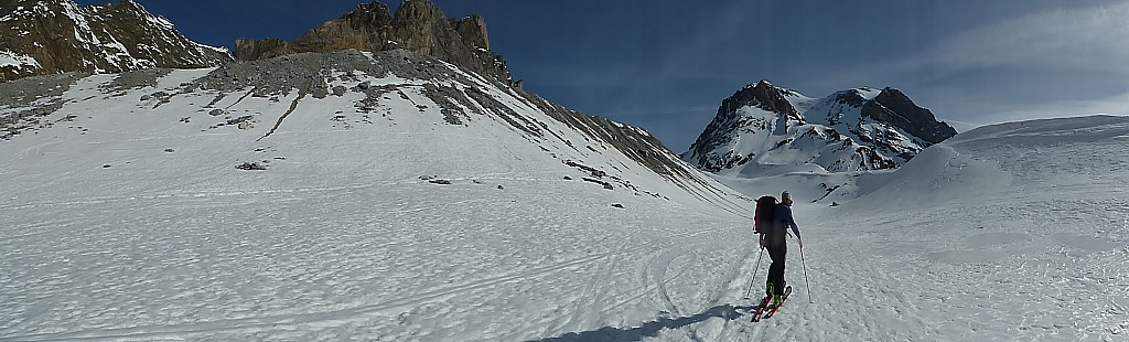 col grande casse : panorama devant les Grands Couloirs