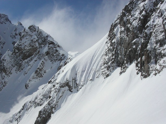 #3 Col en position Hiver : La derniere chute de neige colle aux rochers, c Col en position Hiver : La derniere chute de neige colle aux rochers, c'est Patagonien (quoi que je n'y ai jamais mis les pieds)