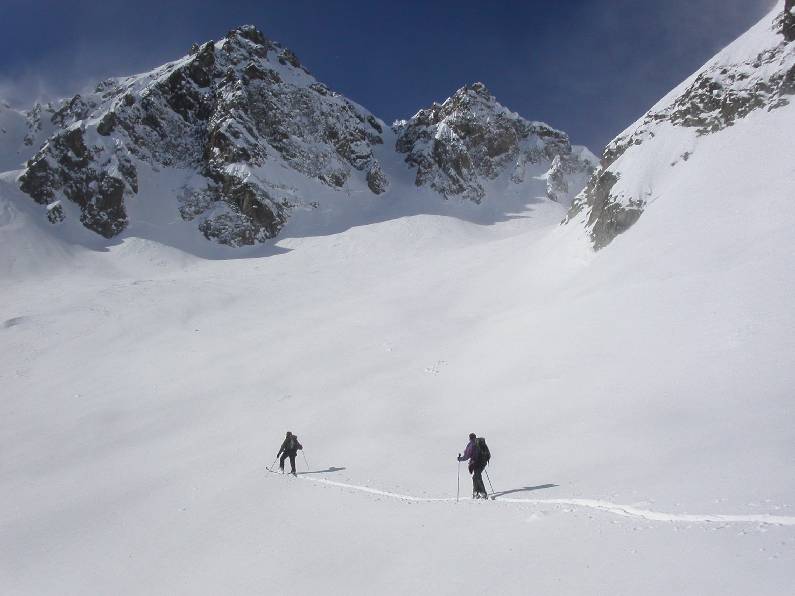 Francis à la tache : Beaucoup plus de neige fraiche que ne laissait entrevoir le bulletin météo