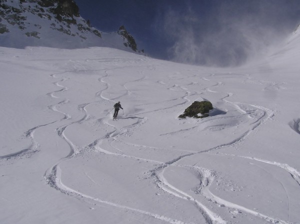 Squal sous la brêche : Malgré le vent, la neige reste bonne à skier