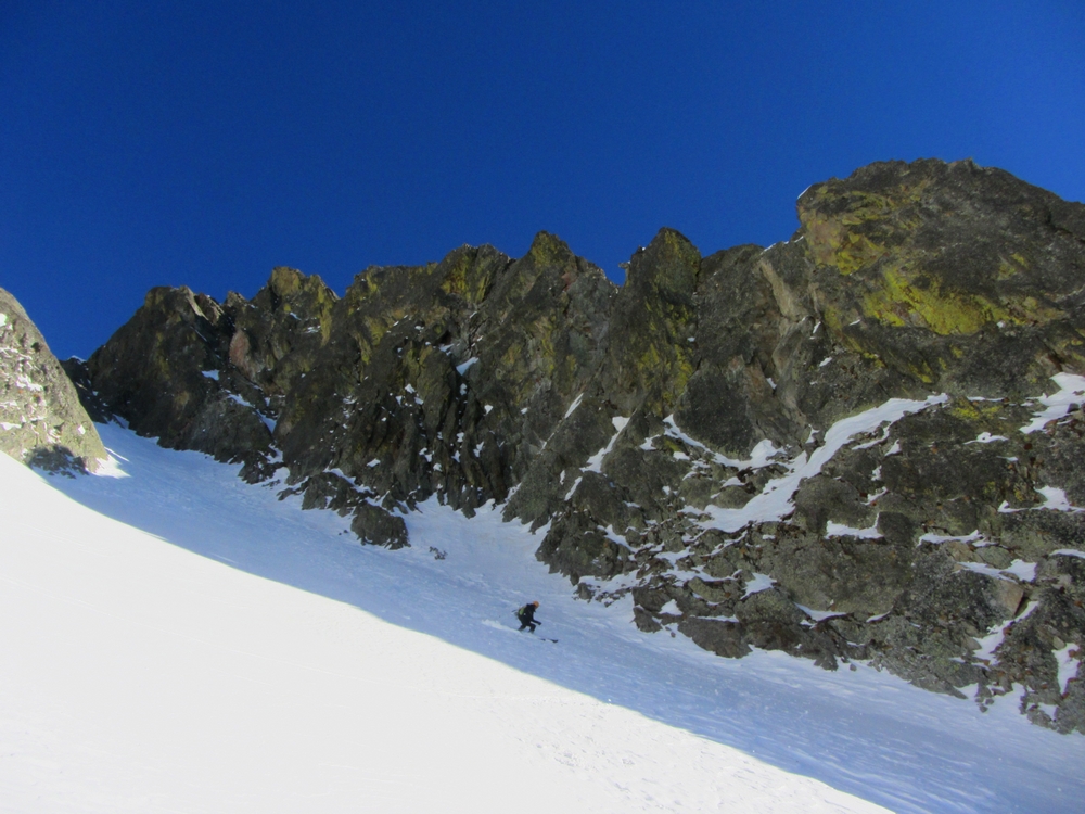 #17 Tour de l Tour de l'Argentera : Un rocher coloré par les lichens jaunes presque fluo.
