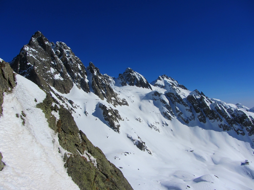 #15 Tour de l Tour de l'Argentera : Montée au collet (nord) de la Madre di Dio sur fond de Cima di Nasta.