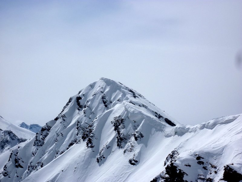 Pic de Coni Borni : joli sommet aussi, avec des traces de ski.