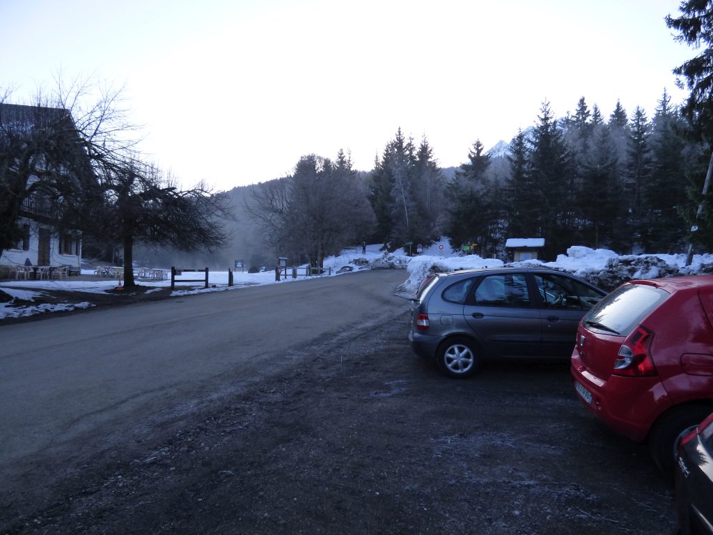 Départ : La neige est présente dès le parking