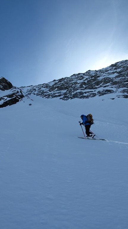 Boomerang : En ski jusqu'au sommet du cône, puis fond trop lustré donc bonne bavante à pieds!