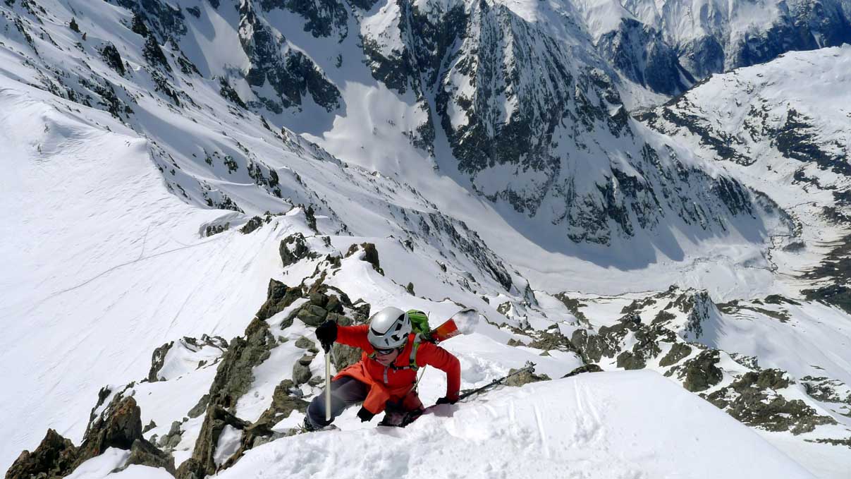 P1p1 dans le crux de l'arête : Il ne faut pas s'en mettre une quand même, ça fait loin pour aller chercher la voiture...