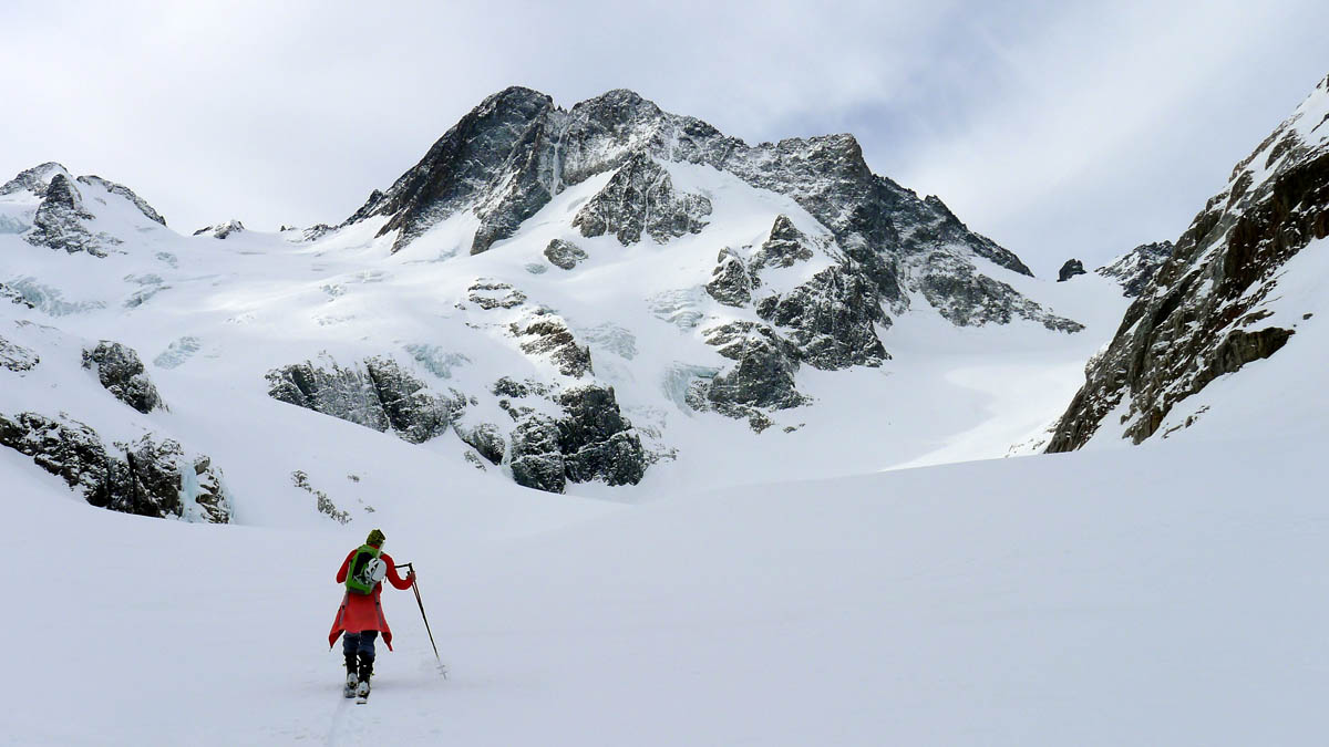 C'est tout droit : On a l'impression d'être bientôt arrivé mais on n'a pas encore vraiment commencé à monter...