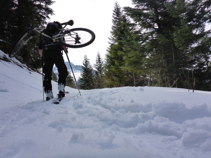 #7 Velo-Ski-Velo : Et ca remonte, l Velo-Ski-Velo : Et ca remonte, l'eimendras (petite vue sur chamechaude)