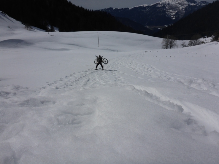 #6 Velo-Ski-Velo : Première descente aprés le col du coq, pour le coup c Velo-Ski-Velo : Première descente aprés le col du coq, pour le coup c'est chasse neige (tafiole!)
