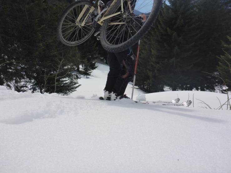 #9 Velo-Ski-Velo : Petite gaudille (sisi ;)) mais problème de cadrage, le retardataire avait de l Velo-Ski-Velo : Petite gaudille (sisi ;)) mais problème de cadrage, le retardataire avait de l'avance