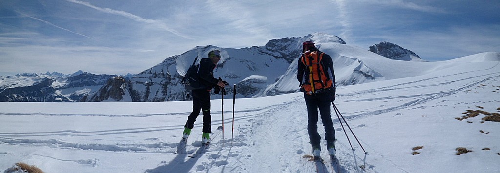 en arrivant vers le col de la : au sommet de la pointe du chateau ... devant la pointe d'Areu
Le vallon sous la pointe d'Areu est magnifique