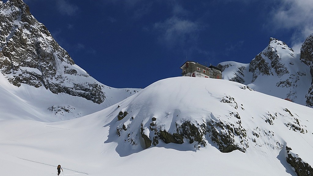 #29 Le refuge Rémondino : Perché à 2400m Le refuge Rémondino : Perché à 2400m