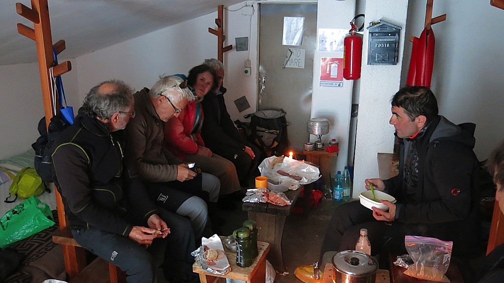 #30 le refuge d’hiver Rémondino : Avec deux compagnons d’Embrun et d’Aix. le refuge d’hiver Rémondino : Avec deux compagnons d’Embrun et d’Aix.