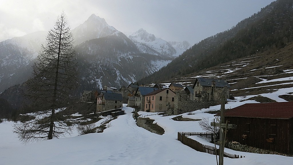 #20 Le hameau de Mollières : Petite erreur de parcours, on avait pas la carte Française... Le hameau de Mollières : Petite erreur de parcours, on avait pas la carte Française...