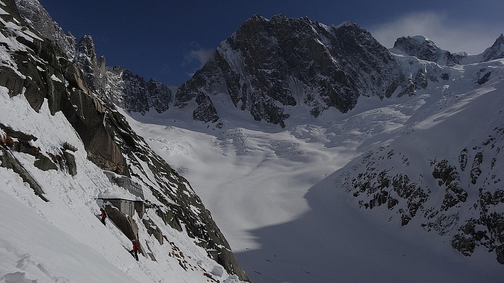 #8 Col du Tacul : Un beau refuge! Col du Tacul : Un beau refuge!