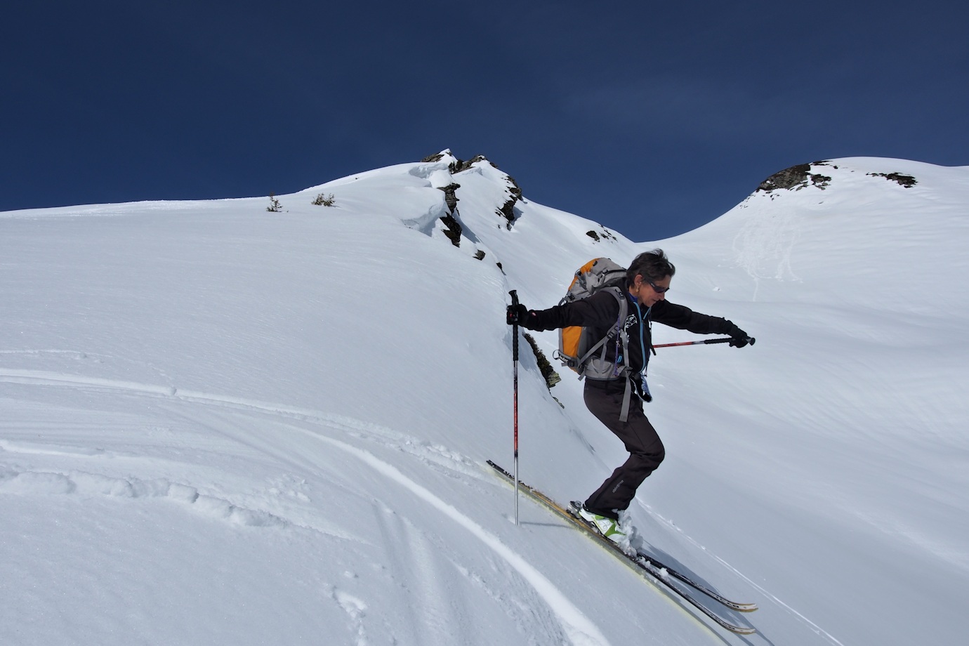 Vers 2100 m : Passage dans la Combe voisine.