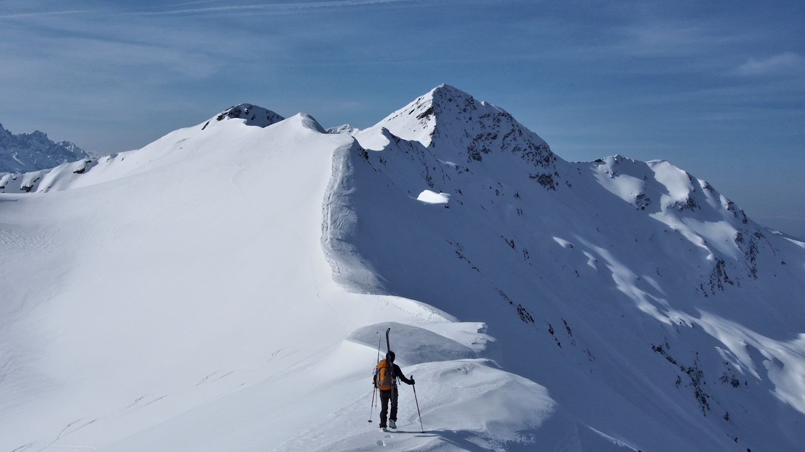 #4 Après le point 2284 m : Vue sur la Tuile et le Grand Arc. Après le point 2284 m : Vue sur la Tuile et le Grand Arc.