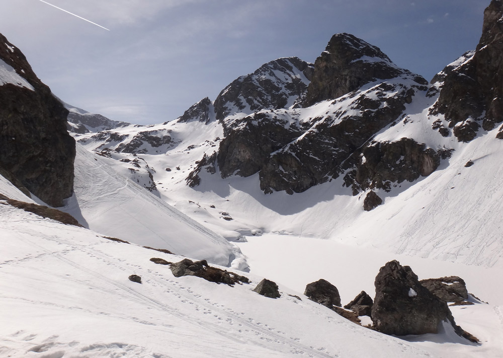 Lac Crozet : Le lac vide en montant au col du Loup