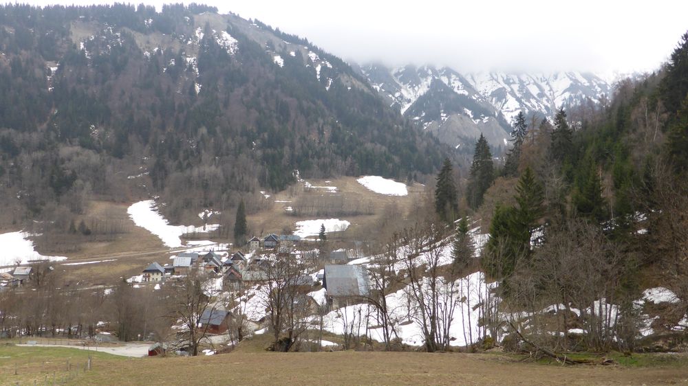Retour à Valmaure : Les villages de la vallée sont peu animés désormais.