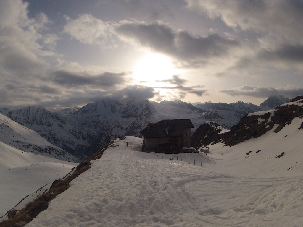 #5 Gran Paradiso : Coucher de soleil derrière il rifugio Chabod Gran Paradiso : Coucher de soleil derrière il rifugio Chabod