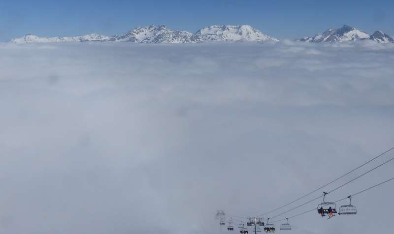 Haut de Punta Bagna : Sortie de brouillard pour les skieurs