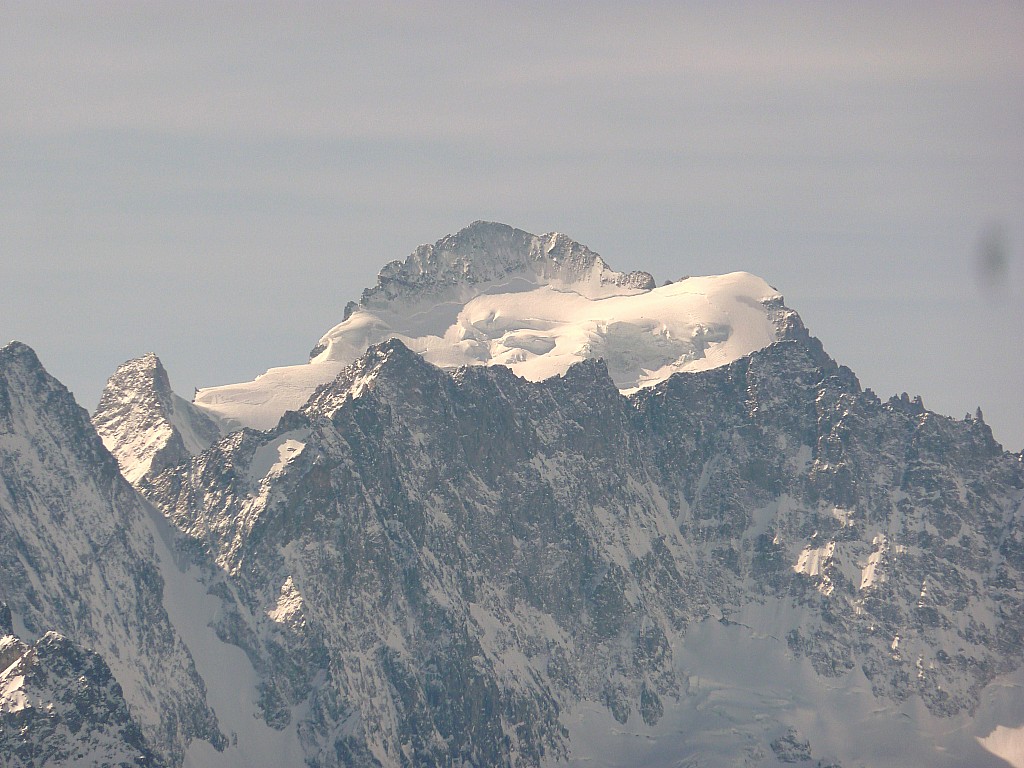 Zoom sur Barre et Dôme : Au premier plan Roche Faurio et Neige Cordier