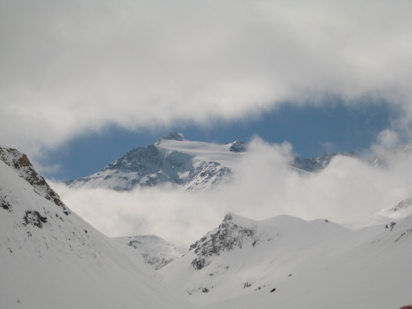 #1 Dome de Polset : le bastion rocheux en bas c Dome de Polset : le bastion rocheux en bas c'est le menu de samedi (refuge) le truc tout haut c'est le menu de demain ... en tout cas on est pas rendu ...