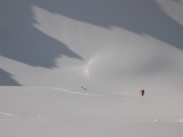 #10 Impatience : Cécile arrive dans la combe que nous sommes tous impatient de tracer. Impatience : Cécile arrive dans la combe que nous sommes tous impatient de tracer.