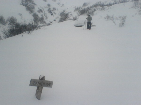 #1 Sans issue : Pepère cherche sur la carte où il faut passer, le brouillard redescend Sans issue : Pepère cherche sur la carte où il faut passer, le brouillard redescend