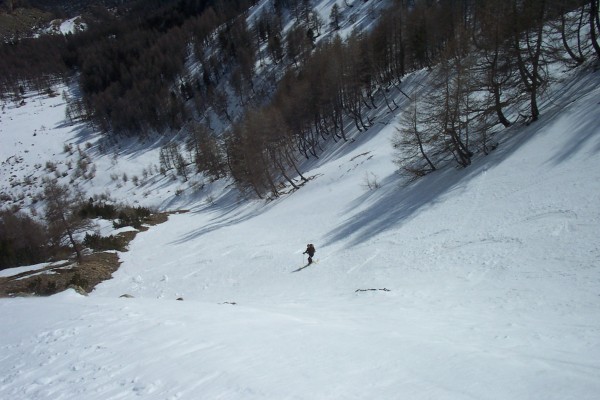 #7 Combe après le 1 : Encore du super ski dans la combe situé au sud du premier lacet, côté Alpes-Maritimes. Combe après le 1 : Encore du super ski dans la combe situé au sud du premier lacet, côté Alpes-Maritimes.