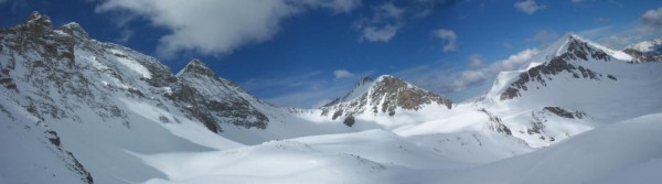 #8 Panorama faces N-E pelat-cimet : Dans le haut du ravin de la grande cayolle, panorama sur les faces N et E du Pelat et du Cimet. Panorama faces N-E pelat-cimet : Dans le haut du ravin de la grande cayolle, panorama sur les faces N et E du Pelat et du Cimet.
