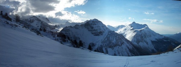 #9 Vue sur col de roche trouée : Le vallon de roche trouée, vu depuis le col de la cayolle. Vue sur col de roche trouée : Le vallon de roche trouée, vu depuis le col de la cayolle.