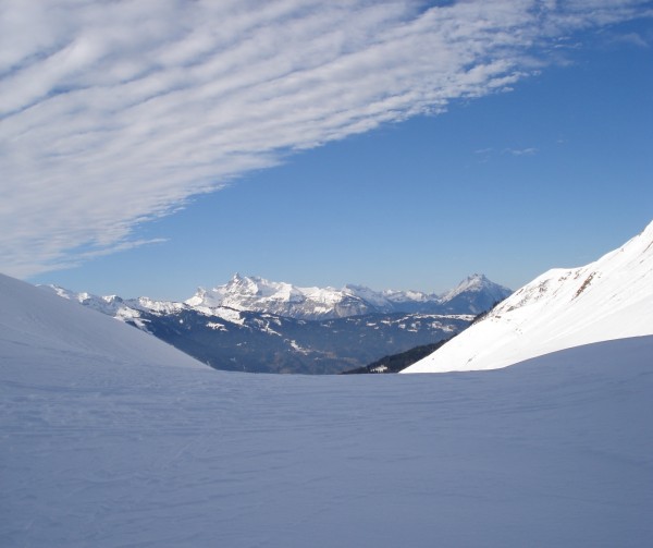 #1 La chaine des Aravis : Cette chaine de montagne est comme même magnifique, surtout quand on voit la Pointe Percée de ce point de vue. La chaine des Aravis : Cette chaine de montagne est comme même magnifique, surtout quand on voit la Pointe Percée de ce point de vue.