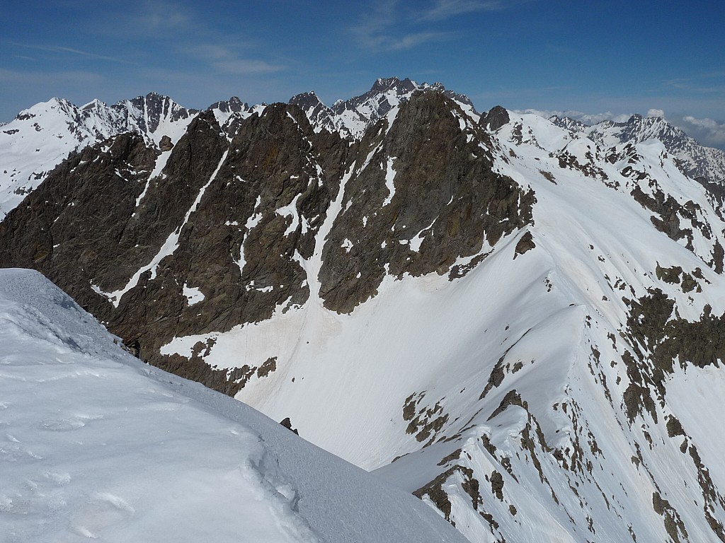 Les cimes de Cougourde : et l'accès à skis...